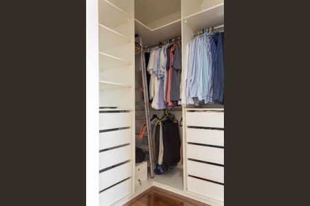 Apartamento à venda com 138m², 3 quartos e 3 vagasCloset da Suíte 1