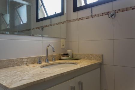 Apartamento à venda com 138m², 3 quartos e 3 vagasBanheiro da Suíte 1