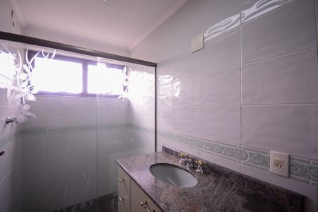 Apartamento à venda com 196m², 4 quartos e 3 vagasBanheiro da Suíte 2