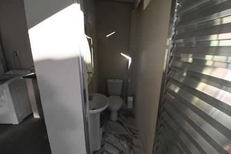 Casa à venda com 255m², 2 quartos e 2 vagasBanheiro de Serviço