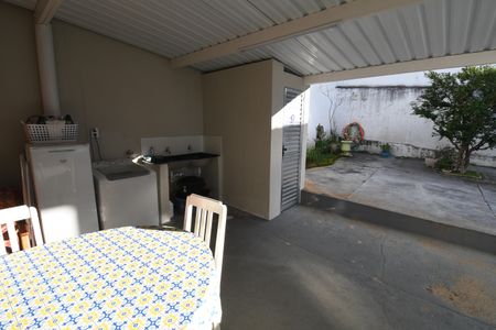 Casa à venda com 255m², 2 quartos e 2 vagasÁrea de Serviço