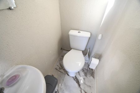 Casa à venda com 255m², 2 quartos e 2 vagasBanheiro de Serviço