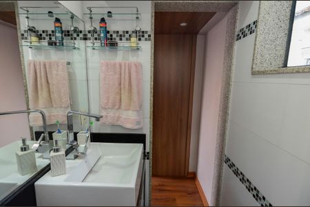 Apartamento à venda com 98m², 2 quartos e sem vagaBanheiro da Suíte