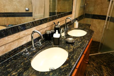 Apartamento à venda com 240m², 4 quartos e 4 vagas Apartamento à venda com 240m², 4 quartos e 4 vagasBanheiro do Quarto 4