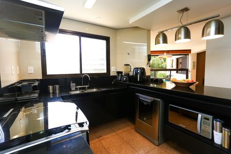 Apartamento à venda com 240m², 4 quartos e 4 vagas Apartamento à venda com 240m², 4 quartos e 4 vagasCozinha