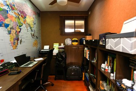 Apartamento à venda com 240m², 4 quartos e 4 vagas Apartamento à venda com 240m², 4 quartos e 4 vagasEscritório