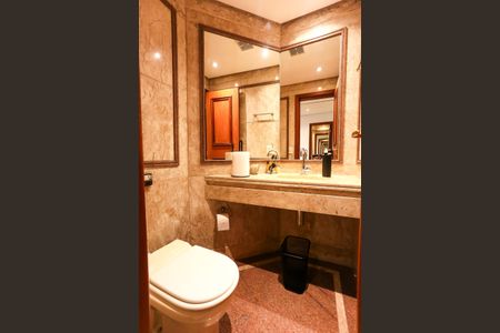 Apartamento à venda com 240m², 4 quartos e 4 vagas Apartamento à venda com 240m², 4 quartos e 4 vagasLavabo