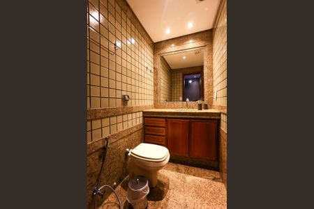 Apartamento à venda com 240m², 4 quartos e 4 vagas Apartamento à venda com 240m², 4 quartos e 4 vagasBanheiro do Quarto 1