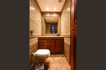 Apartamento à venda com 240m², 4 quartos e 4 vagas Apartamento à venda com 240m², 4 quartos e 4 vagasBanheiro do Quarto 1