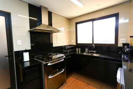 Apartamento à venda com 240m², 4 quartos e 4 vagas Apartamento à venda com 240m², 4 quartos e 4 vagasCozinha