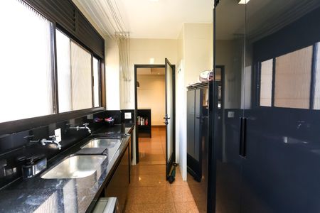 Apartamento à venda com 240m², 4 quartos e 4 vagas Apartamento à venda com 240m², 4 quartos e 4 vagasCozinha