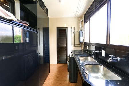 Apartamento à venda com 240m², 4 quartos e 4 vagas Apartamento à venda com 240m², 4 quartos e 4 vagasCozinha