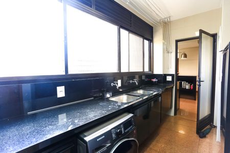 Apartamento à venda com 240m², 4 quartos e 4 vagas Apartamento à venda com 240m², 4 quartos e 4 vagasCozinha