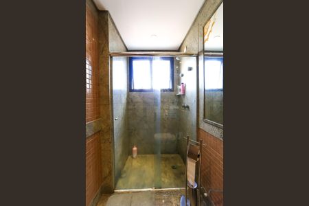 Apartamento à venda com 240m², 4 quartos e 4 vagas Apartamento à venda com 240m², 4 quartos e 4 vagasBanheiro do Quarto 3