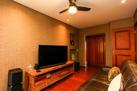 Apartamento à venda com 240m², 4 quartos e 4 vagas Apartamento à venda com 240m², 4 quartos e 4 vagasSala 2