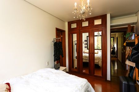 Apartamento à venda com 240m², 4 quartos e 4 vagas Apartamento à venda com 240m², 4 quartos e 4 vagasQuarto 3