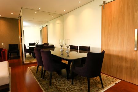 Apartamento à venda com 240m², 4 quartos e 4 vagas Apartamento à venda com 240m², 4 quartos e 4 vagasSala