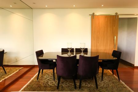 Apartamento à venda com 240m², 4 quartos e 4 vagas Apartamento à venda com 240m², 4 quartos e 4 vagasSala