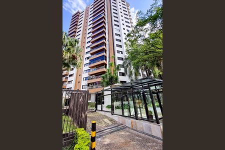 Apartamento à venda com 240m², 4 quartos e 4 vagas Apartamento à venda com 240m², 4 quartos e 4 vagasFachada