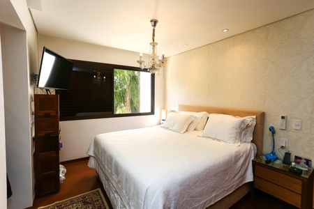 Apartamento à venda com 240m², 4 quartos e 4 vagas Apartamento à venda com 240m², 4 quartos e 4 vagasQuarto 4