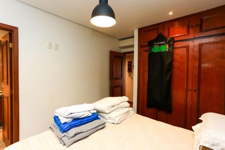 Apartamento à venda com 240m², 4 quartos e 4 vagas Apartamento à venda com 240m², 4 quartos e 4 vagasQuarto 2