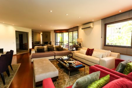 Apartamento à venda com 240m², 4 quartos e 4 vagas Apartamento à venda com 240m², 4 quartos e 4 vagasSala