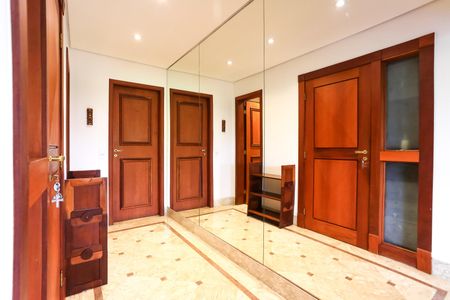 Apartamento à venda com 240m², 4 quartos e 4 vagas Apartamento à venda com 240m², 4 quartos e 4 vagashall