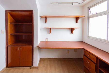 Escritório de apartamento para alugar com 2 quartos, 150m² em Buritis, Belo Horizonte