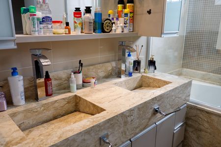 Apartamento para alugar com 187m², 3 quartos e 4 vagas Apartamento para alugar com 187m², 3 quartos e 4 vagasBanheiro da Suíte 2