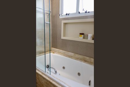 Apartamento para alugar com 187m², 3 quartos e 4 vagas Apartamento para alugar com 187m², 3 quartos e 4 vagasBanheiro da Suíte 2