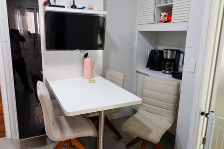 Apartamento para alugar com 187m², 3 quartos e 4 vagas Apartamento para alugar com 187m², 3 quartos e 4 vagasCozinha