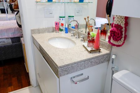 Apartamento para alugar com 187m², 3 quartos e 4 vagas Apartamento para alugar com 187m², 3 quartos e 4 vagasBanheiro da Suíte 1