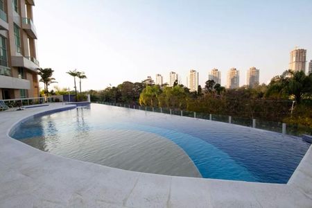 Apartamento para alugar com 187m², 3 quartos e 4 vagas Apartamento para alugar com 187m², 3 quartos e 4 vagasÁrea comum - Piscina