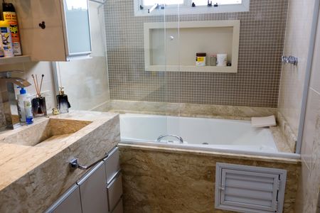 Apartamento para alugar com 187m², 3 quartos e 4 vagas Apartamento para alugar com 187m², 3 quartos e 4 vagasBanheiro da Suíte 2