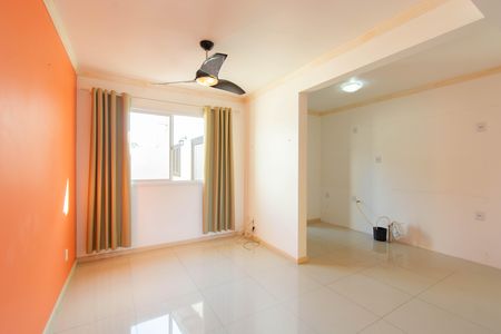 Casa de condomínio à venda com 110m², 3 quartos e 2 vagasSala