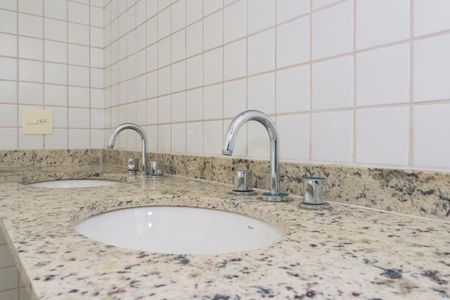 Apartamento à venda com 340m², 4 quartos e 4 vagasBanheiro da Suíte 1