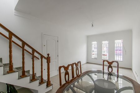 Casa à venda com 118m², 3 quartos e 2 vagas Casa à venda com 118m², 3 quartos e 2 vagasSala