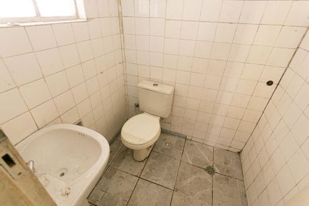 Casa à venda com 200m², 4 quartos e 1 vaga Casa à venda com 200m², 4 quartos e 1 vagaCasa 2 - Banheiro