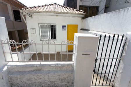 Casa à venda com 200m², 4 quartos e 1 vaga Casa à venda com 200m², 4 quartos e 1 vagaFachada