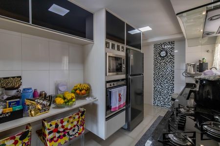 Apartamento à venda com 137m², 4 quartos e 2 vagas Apartamento à venda com 137m², 4 quartos e 2 vagasCozinha