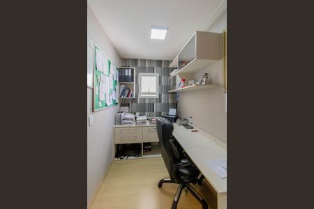 Apartamento à venda com 137m², 4 quartos e 2 vagas Apartamento à venda com 137m², 4 quartos e 2 vagasEscritório