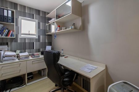 Apartamento à venda com 137m², 4 quartos e 2 vagas Apartamento à venda com 137m², 4 quartos e 2 vagasEscritório