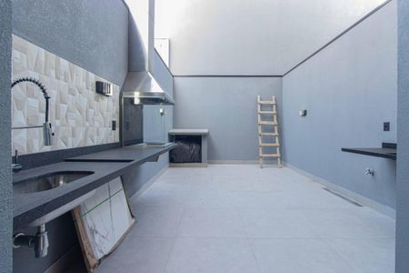 Casa à venda com 192m², 4 quartos e 2 vagasÁrea comum e área de serviço