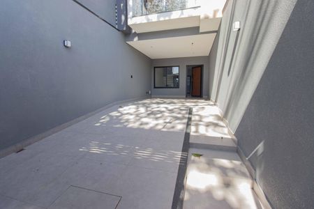 Casa à venda com 192m², 4 quartos e 2 vagasEntrada e garagem
