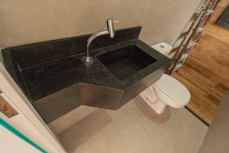 Casa à venda com 192m², 4 quartos e 2 vagasBanheiro