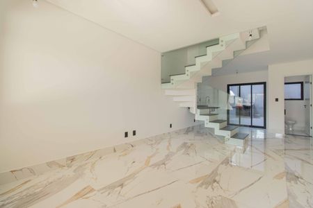 Casa à venda com 192m², 4 quartos e 2 vagasSala