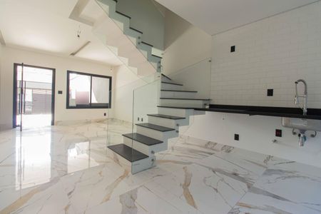 Sala de casa à venda com 4 quartos, 192m² em Vila Monumento, São Paulo