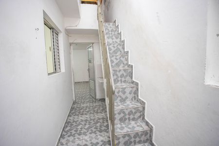 Escada  de casa para alugar com 2 quartos, 120m² em Taboão, Diadema