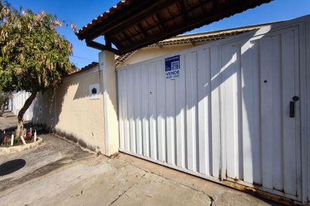 Casa à venda com 200m², 2 quartos e 4 vagasFachada