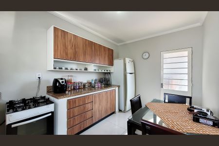 Casa à venda com 278m², 3 quartos e 3 vagas Casa à venda com 278m², 3 quartos e 3 vagasEdícula